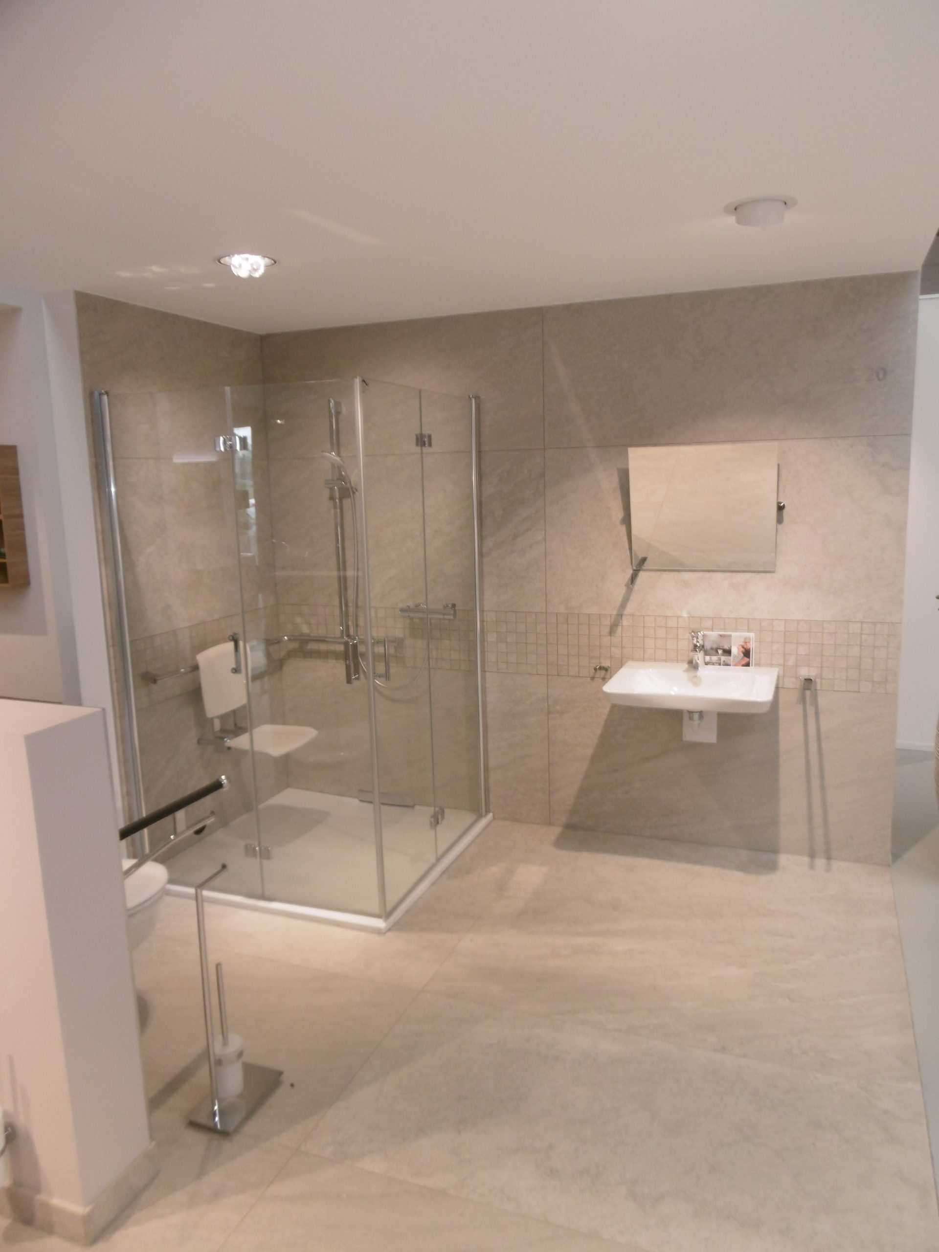 Badsanierung-begehbare-Dusche